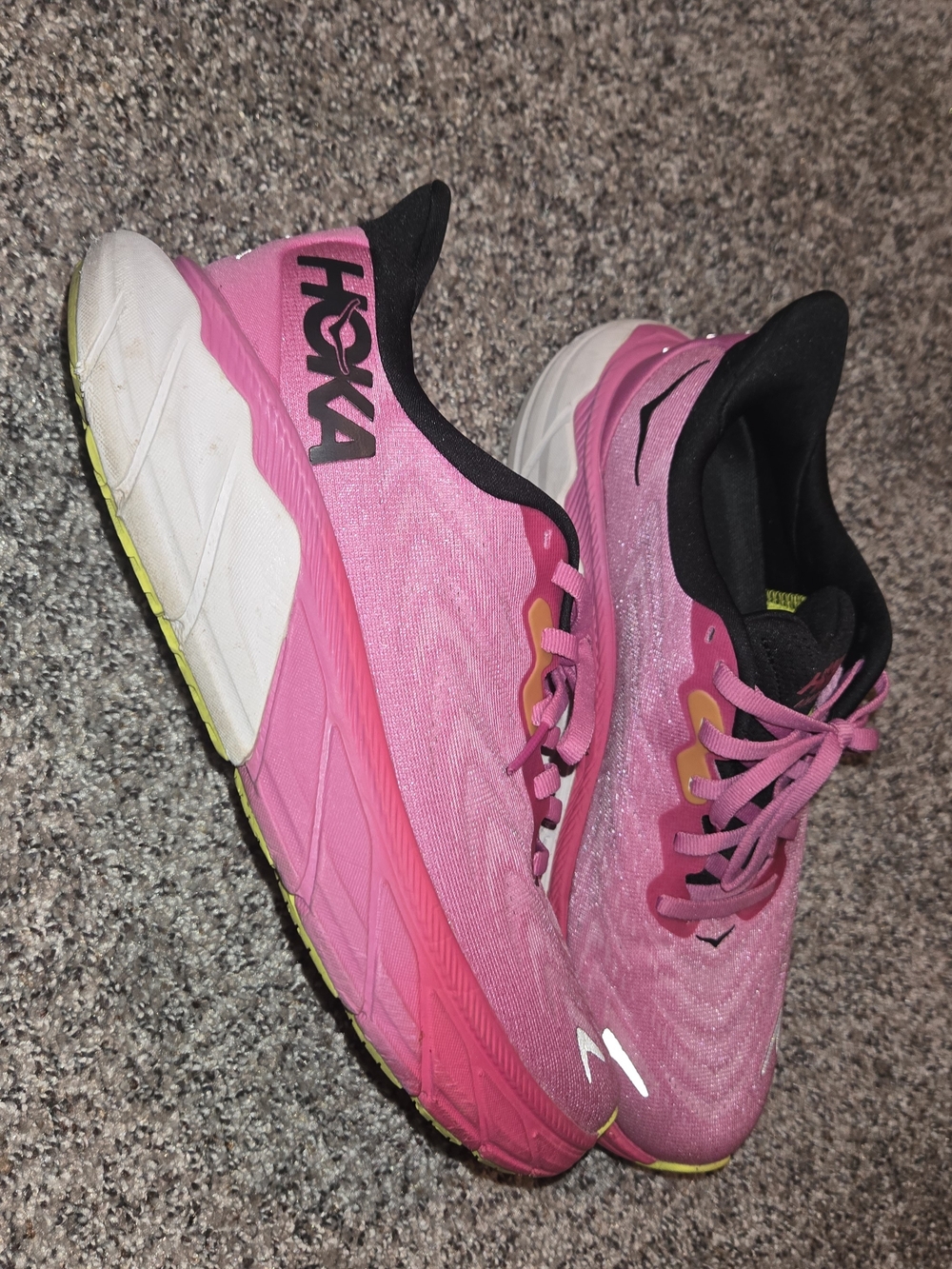 Hoka Arahi 6 Women's Pink and Black Road Running Shoes
